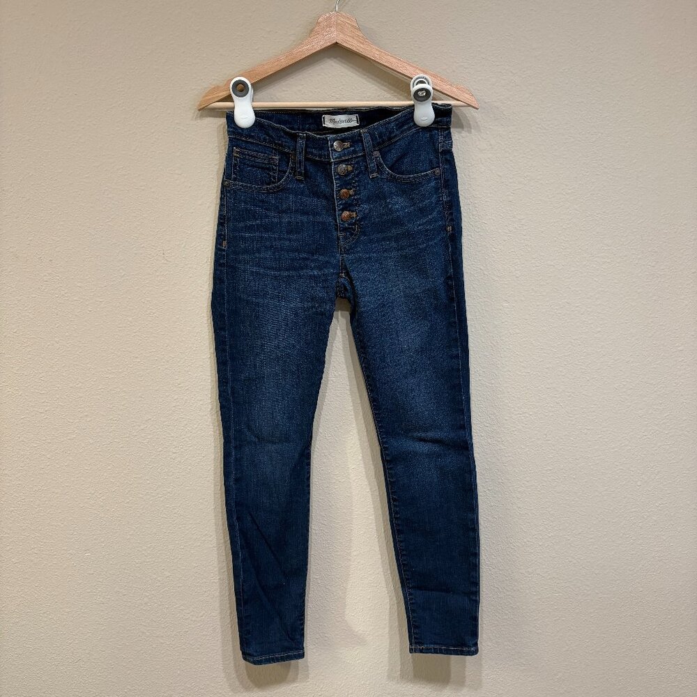Madewell Petite 9" Mid-Rise Skinny Jeans in Hayes Wash Button-Front Edition